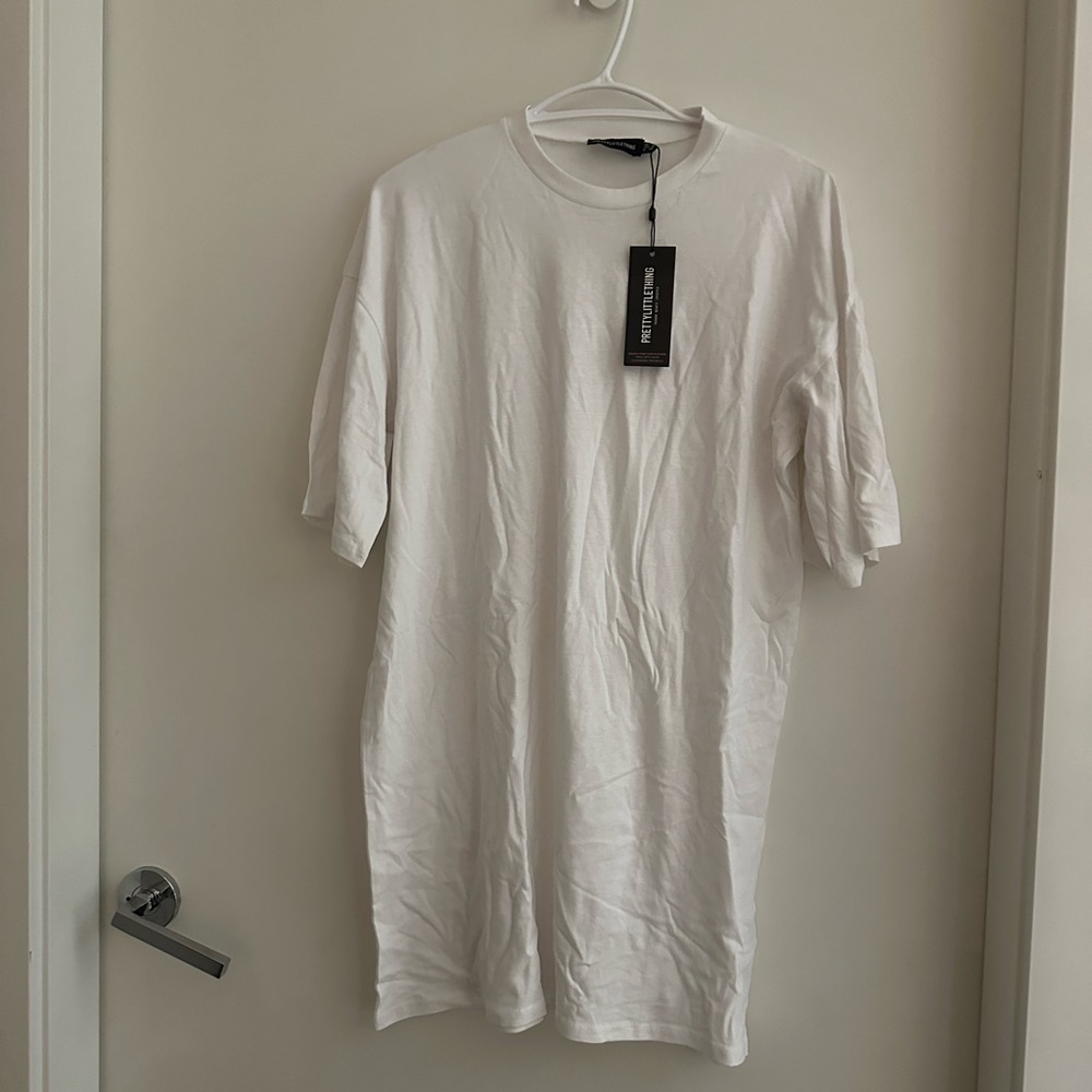 Pretty little thing- White t-shirt dress